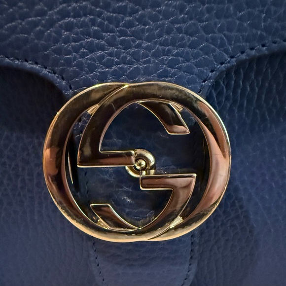 GUCCI AUTHENTIC CALFSKIN PERIWINKLE BLUE INTERLOCKING GG CHAIN SHOULDER BAG.NWOT - Picture 3 of 16